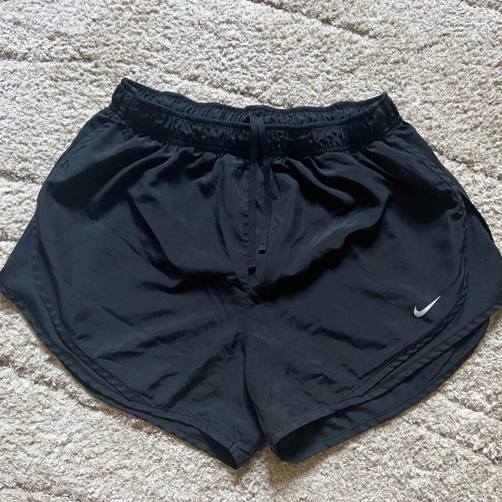 Black Nike shorts